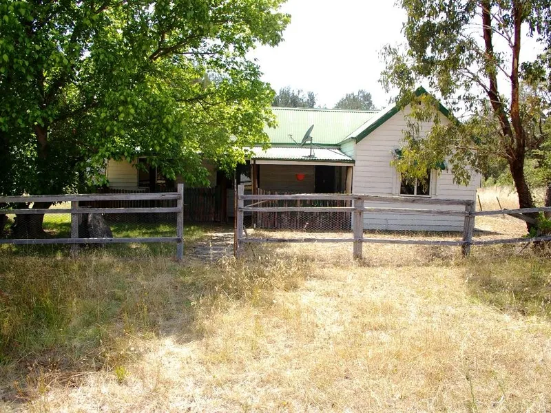 ATTRACTIVE SMALL AGREAGE WITH HEAPS OF POTENTIAL