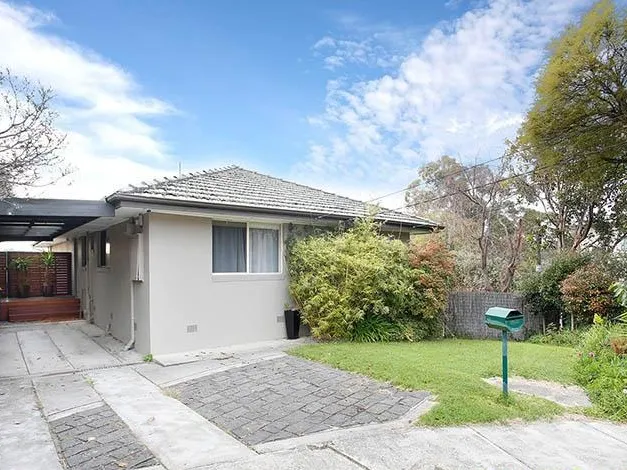 ON THE PARK - TO BOOK A PRIVATE INSPECTION PLEASE CONTACT RENDINA REAL ESTATE 9381 6500