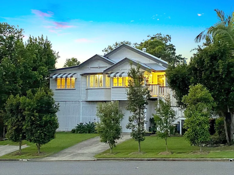 810M2 LOT ON TWO TITLES, 20M FRONTAGE, HOUSE REMOVABLE