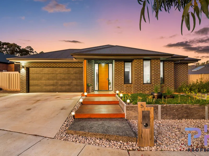 LUXURIOUS LIVING IN A TRANQUIL SETTING