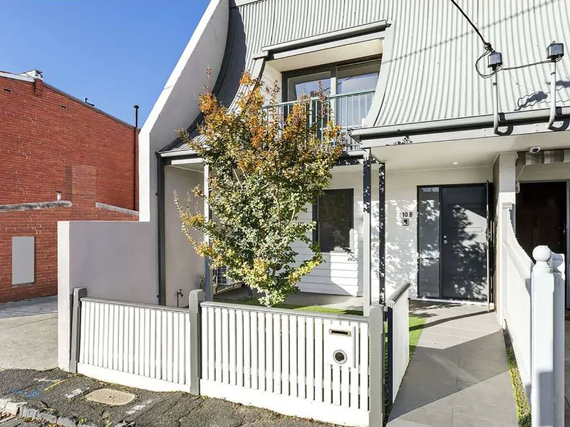 SENSATIONAL SIZE AND LOCATION WITH DOUBLE LOCK UP GARAGE AND LARGE BALCONY!
