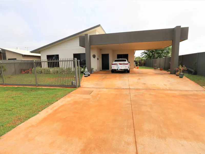 STUNNING HOME & FULLY FURNISHED!!!
