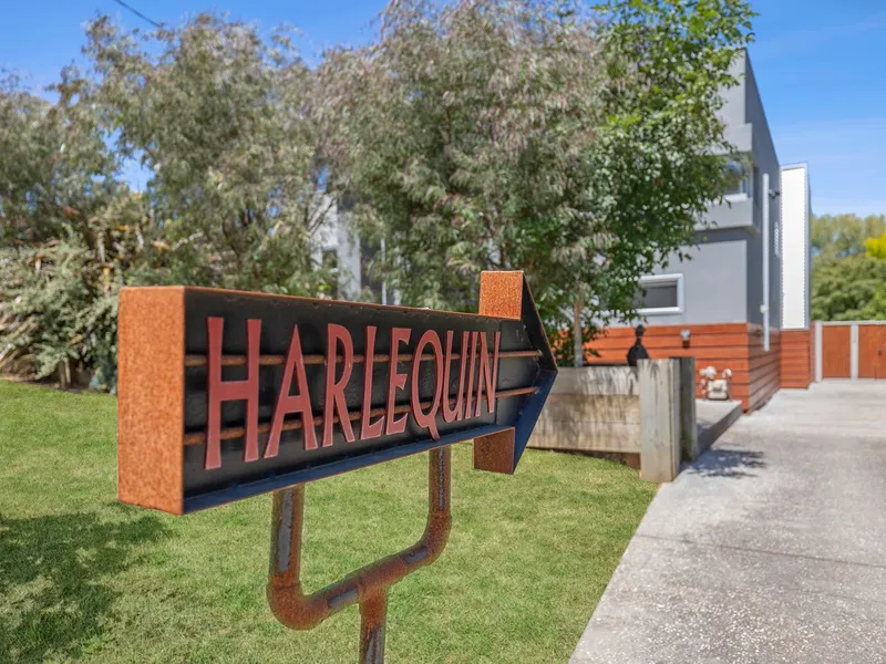 Contemporary, Carefree & Ideally Located for Lifestyle Ease