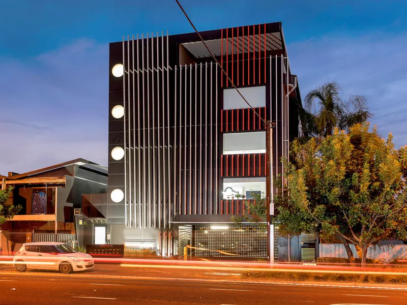 Contemporary apartment boasting luxury & convenience