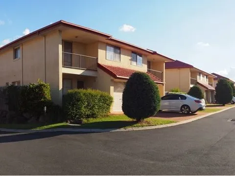An easy maintained Townhouse unit for rent at Runcorn!