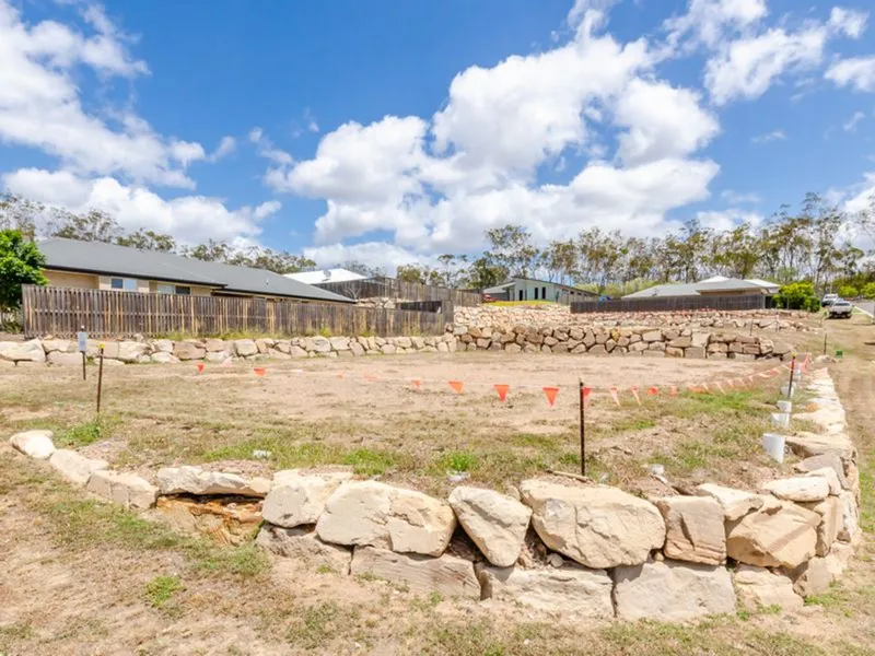 727m2 flat, corner block