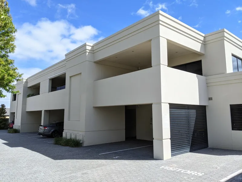 Stunning Upper Level Apartment!