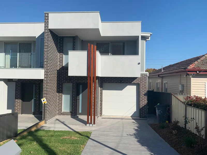 FOUR BEDROOM TOWNHOUSE WITH DUCTED AIR CONDITIONING