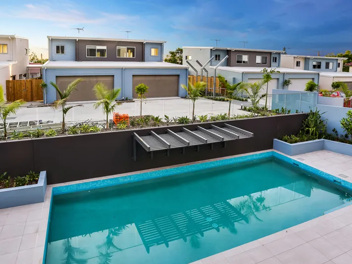 Modern 3 bedroom Townhouse Close to everything !