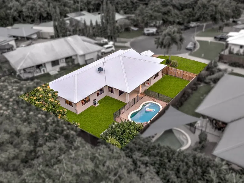 Extra living in an enviable street community