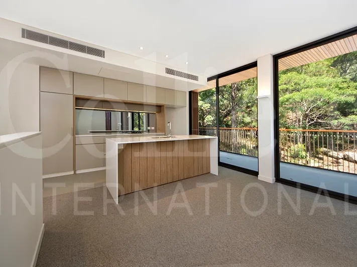 HUGE THREE BEDROOM SPLIT LEVEL APARTMENT – CRIMSON HILL LINDFIELD 