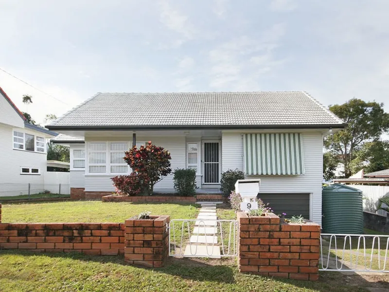 Renovated Post War Home in Convenient Aspley