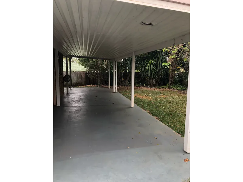 LARGE FAMILY HOME + WORKSHOP AREA off main Garage !!!