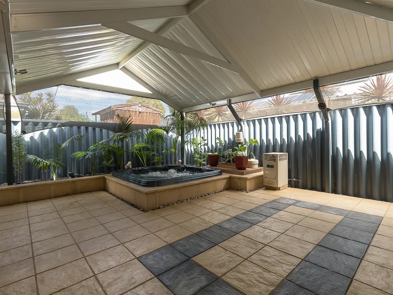 SPACIOUS FAMILY LIVING IN THE RIVERGUMS ESTATE