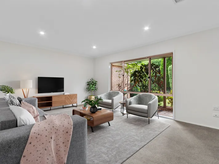 Beautiful unit with open plan living and a private courtyard
