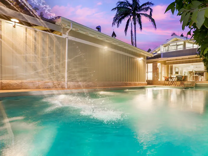 Classic Palm Beach - stunning contemporary living with a relaxed style and pool.