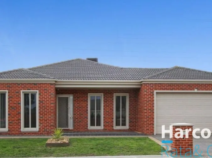 Single level home, waiting for couple or family