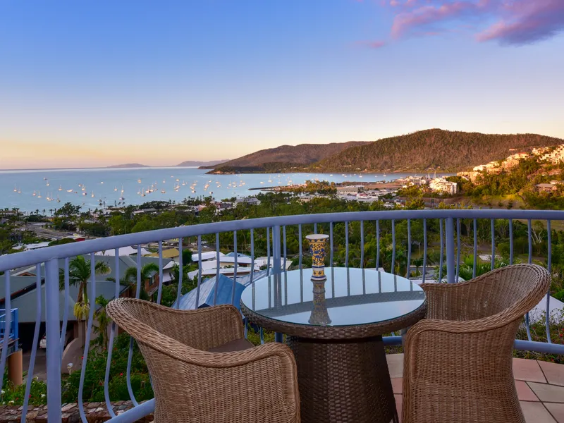 Airlie Beach Living  Panoramic Views  Double Lock up Garage