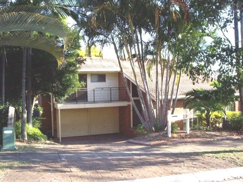 Family home at Premium location + Pool!