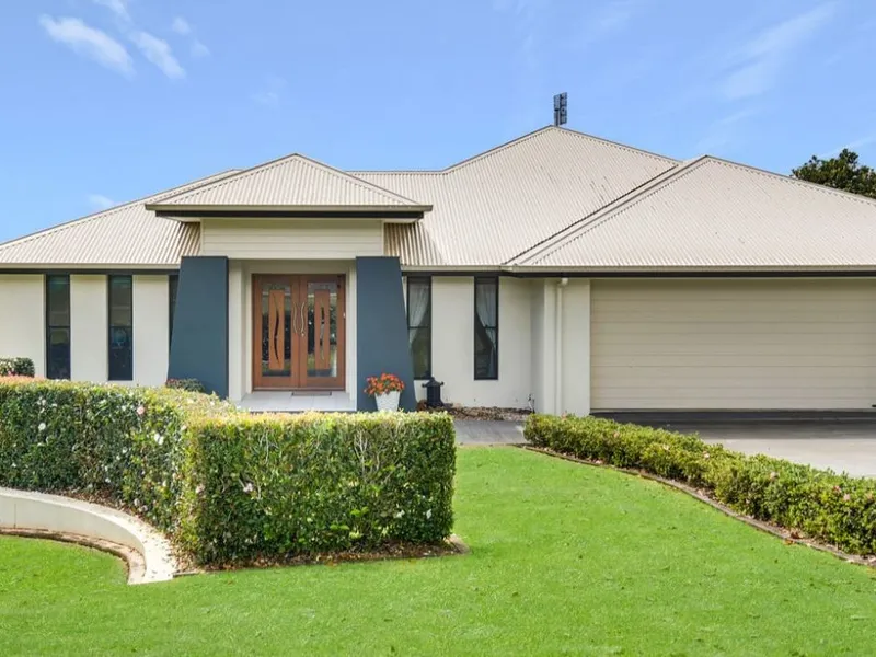 Spacious Home - 3 Bedroom +Study+Studio in picturesque Maleny