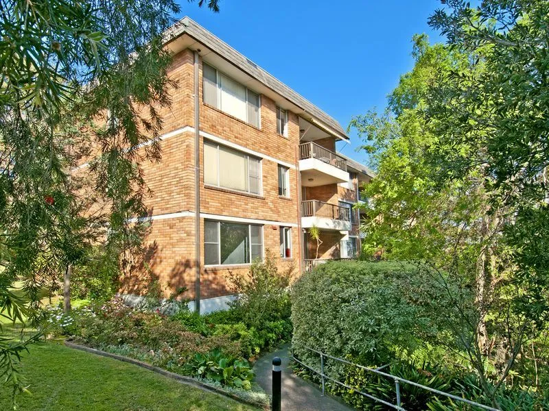 Well Presented 1 Bedroom Apartment in Waverton with Parking