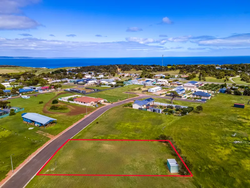 LARGE FLAT ALLOTMENT WITH GREAT SEA VIEWS