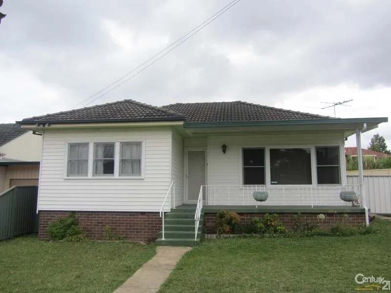 Walks to shop & school