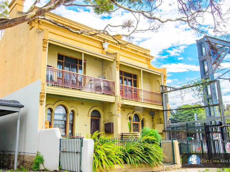 5 bedroom close to Transport