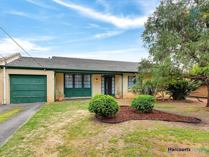 Great family home, popular location. Public transport readily available with the bus close by.