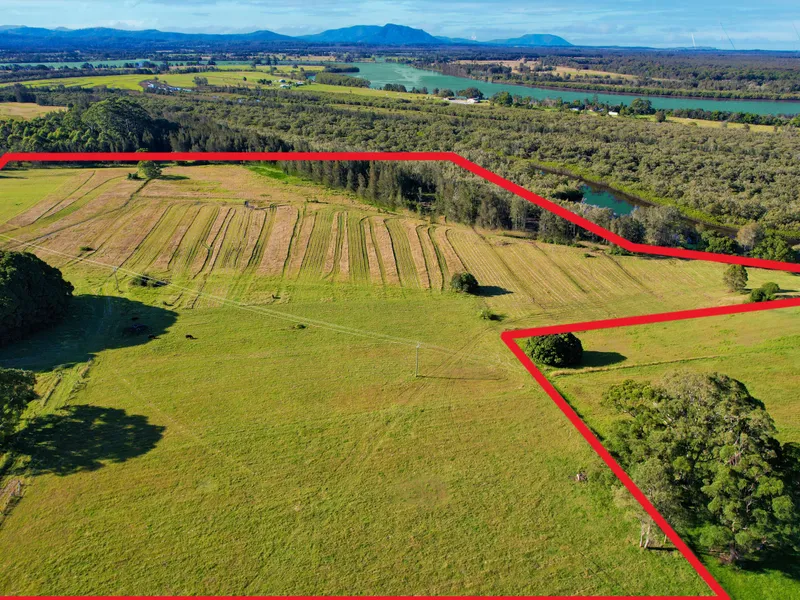 Spectacular waterfront vacant rural