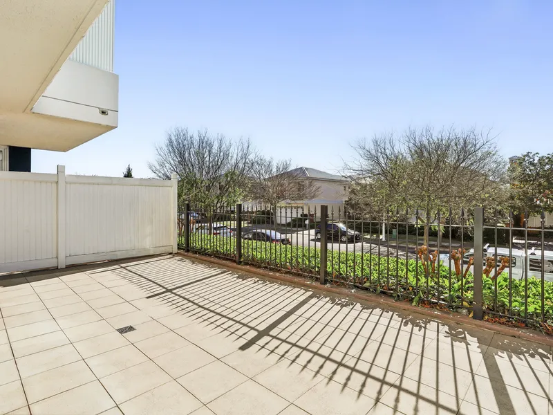 Courtyard Living By The Water