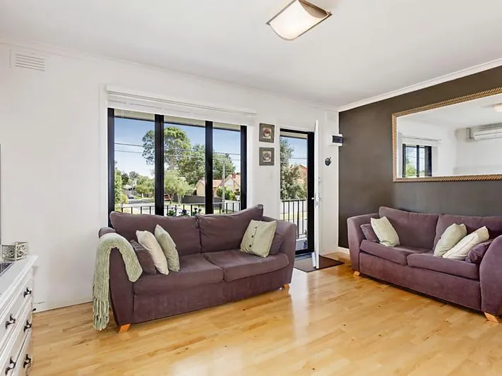 1 Bedroom living by the Bay!