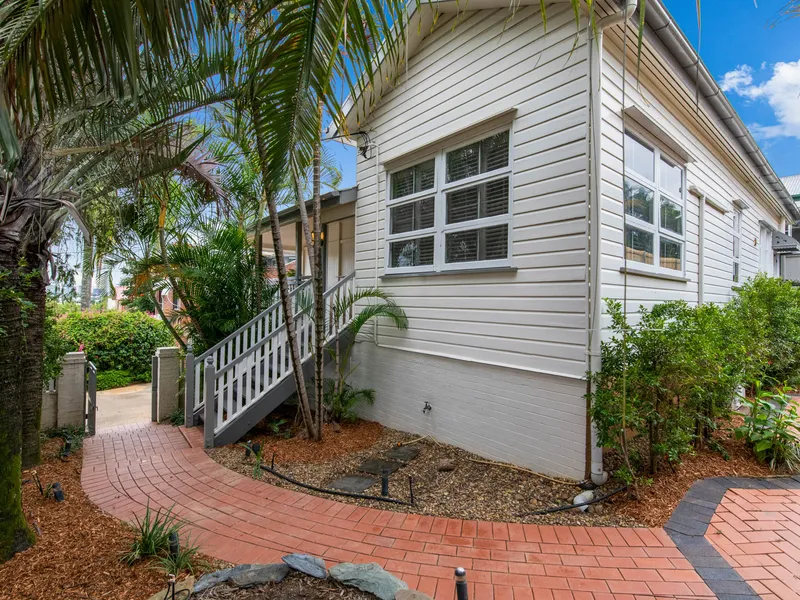 Beautiful three-bedroom Queenslander capturing city views