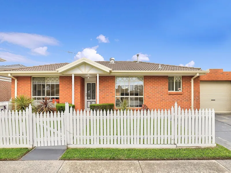 YOUR VILLA AWAITS IN THE HEART OF TULLAMARINE!