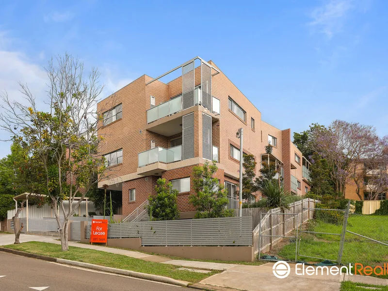 3 BEDROOM FULL BRICK SPLIT LEVEL UNIT!! MUST SEE!!