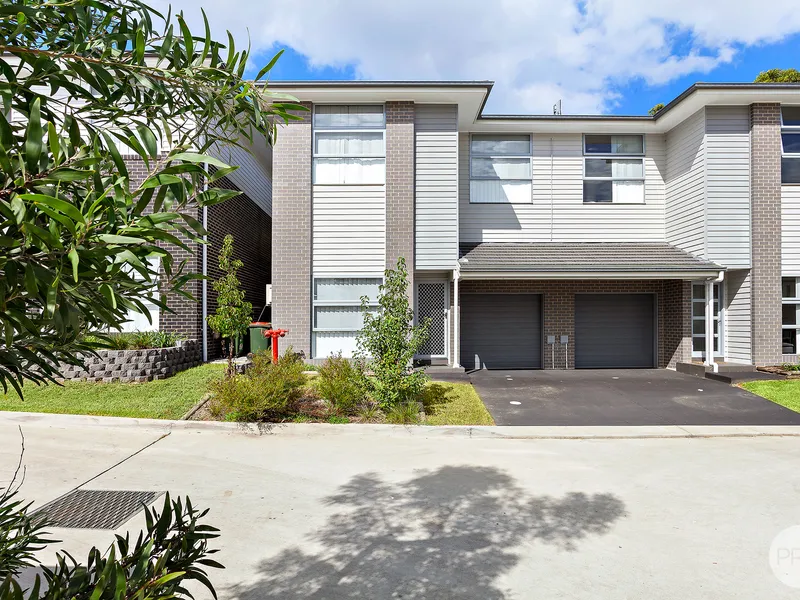 Townhouse living with park at rear!