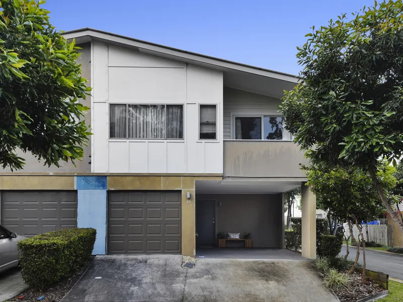 Spacious 4 Bedroom Townhome - Prime Corner Position in Leafy Complex