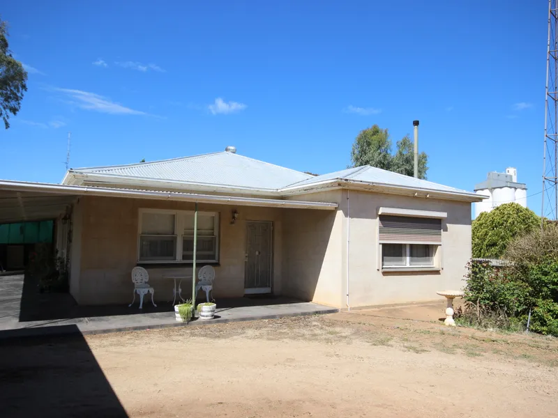 SUBSTANTIAL 4 BEDROOM FAMILY HOME – 2 ALLOTMENTS – 2 TITLES – LARGE SHEDS – RURAL VIEWS