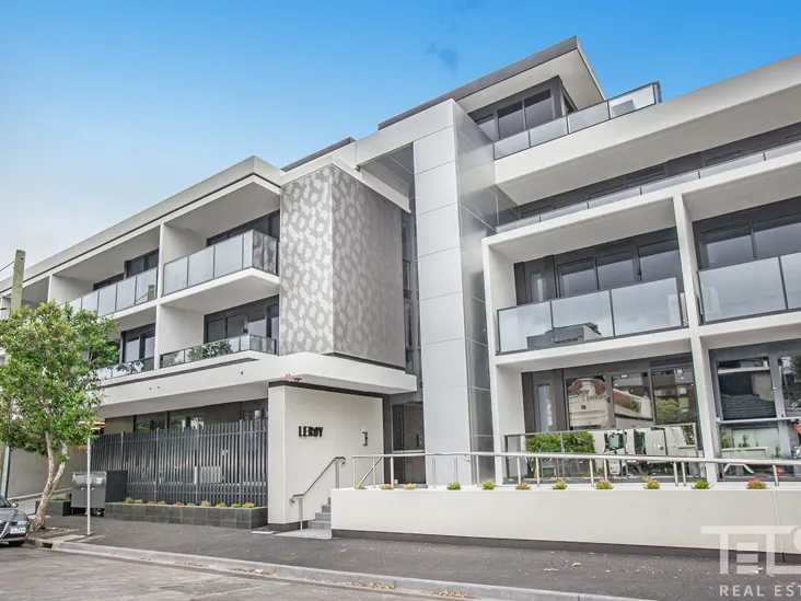 Low Maintenance Modern Gem With Convenience At Every Turn.