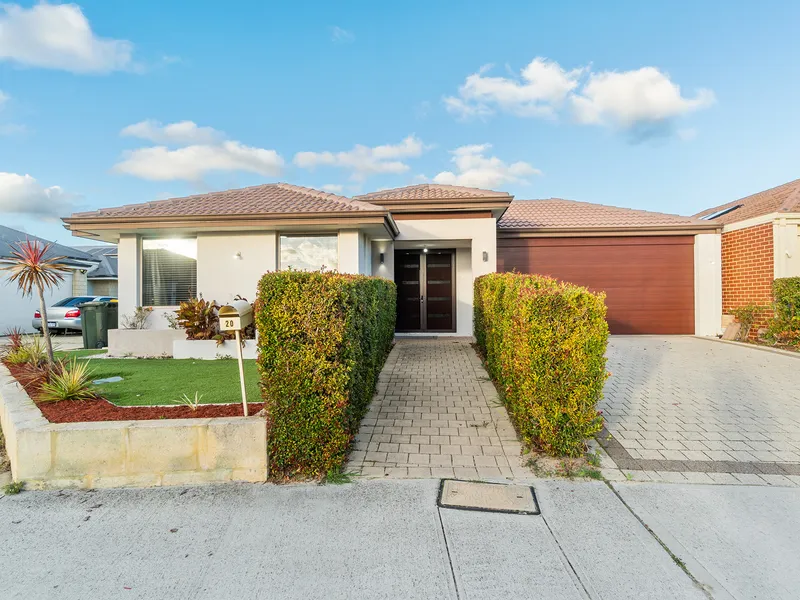 SENSATIONAL FAMILY LIVING & SUBSTANTIAL FLOOR PLAN ON 463 SQM LAND!