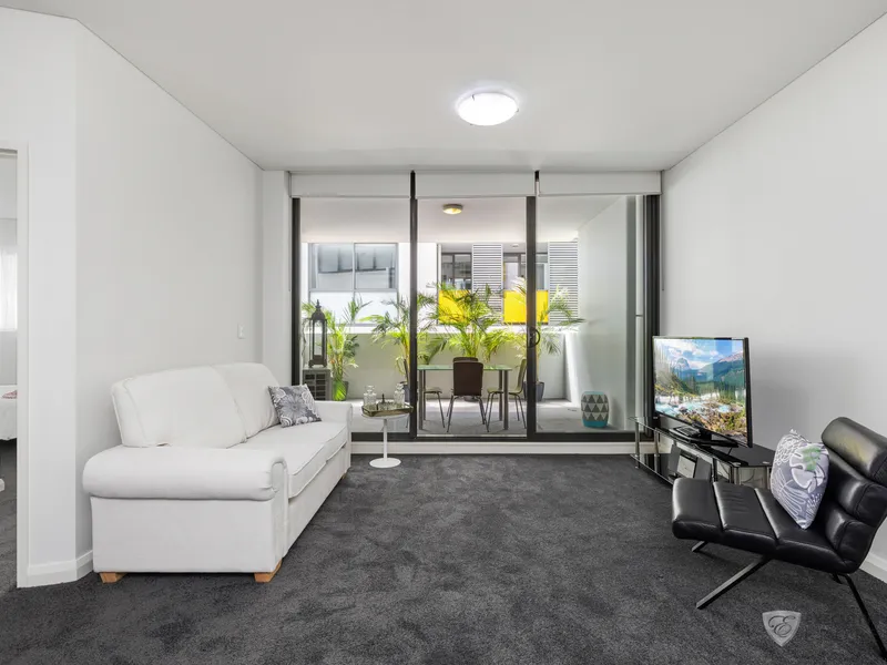 LUX APARTMENT IN CONTEMPORARY BUILDING