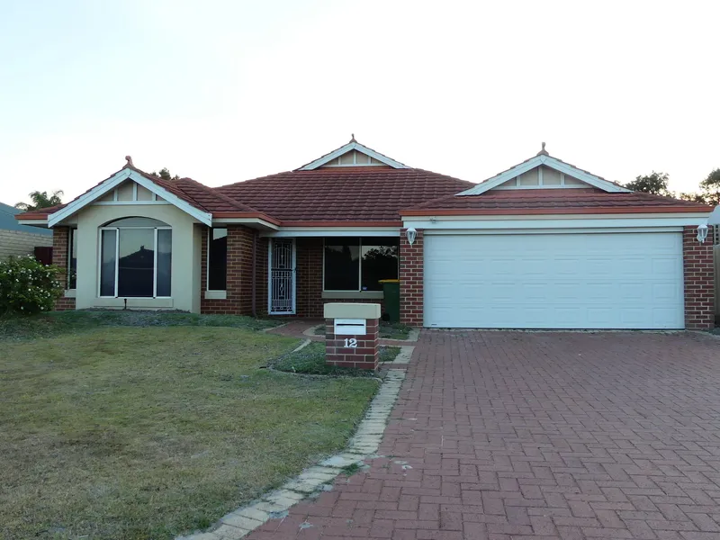 PLEASANT FAMILY HOME IN QUIET STREET