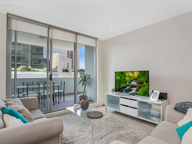 Oversized one-bedroom apartment