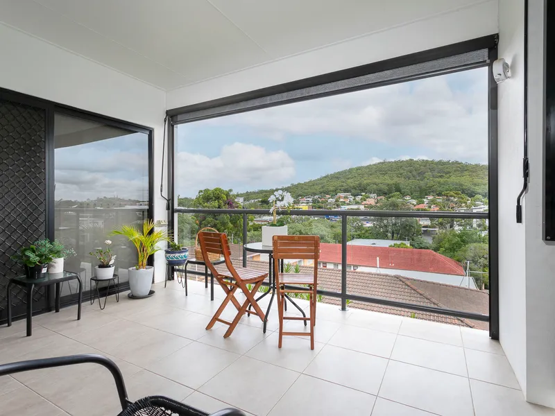 No stairs! A large balcony and views of Mt Gravatt!