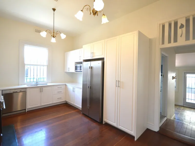 LARGE CHARACTER HOME WITH STUNNING FEATURES