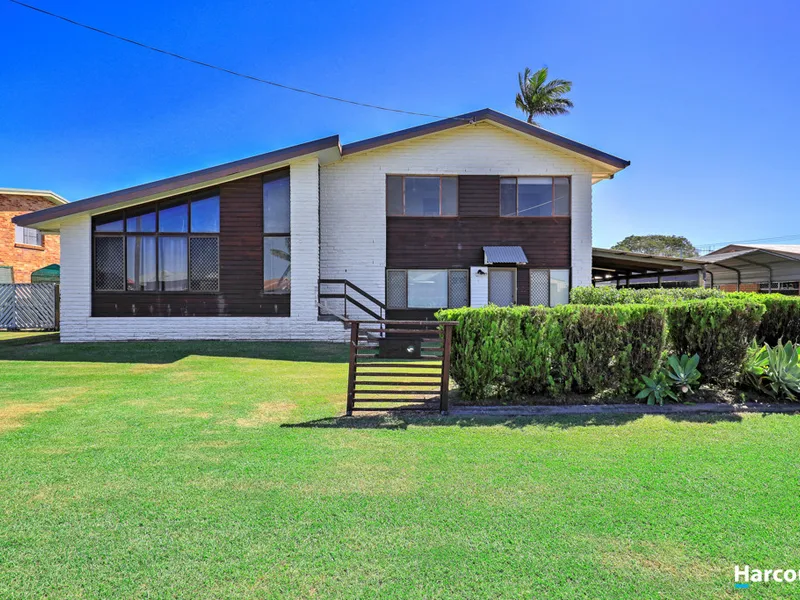 SPRAWLING 5 BEDROOM HOME WITH DUAL LIVING AND POOL