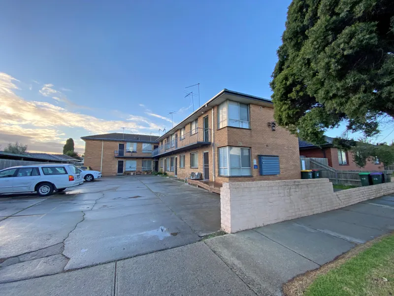 Ideally situated neat and tidy one bedroom apartment