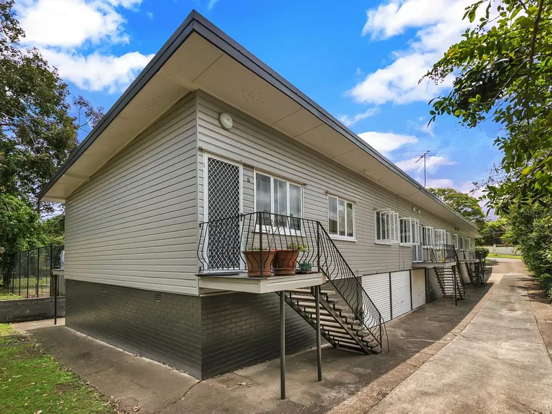 REFURBISHED &  AIR CONDITIONED IN LEAFY CORINDA .. CLOSE TO EVERYTHING!