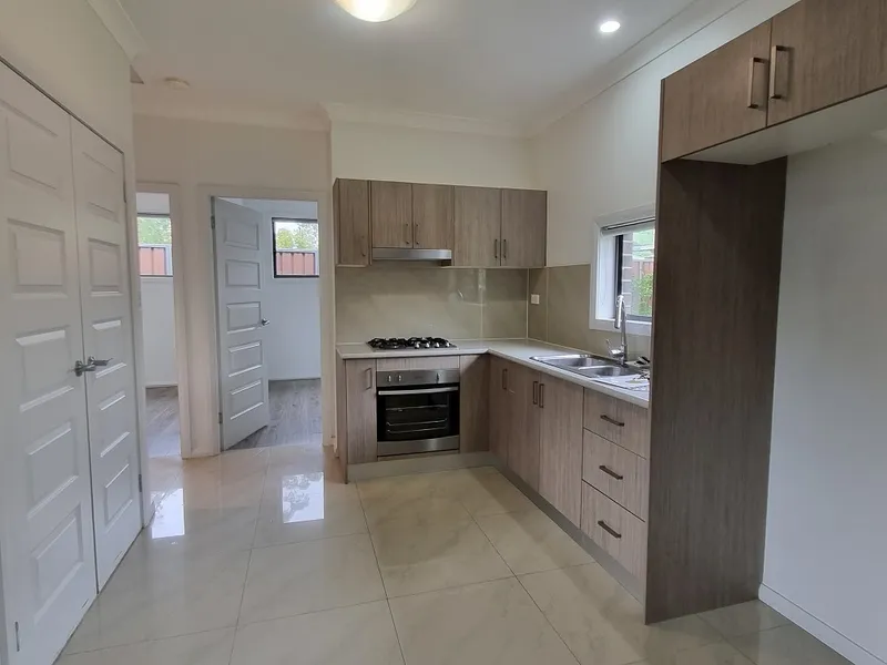 Spacious Granny Home with 3 bedrooms, Parking, Solar