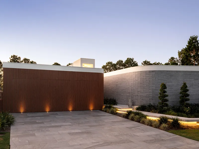 Grand Scale Entertainer in Exclusive Masters Enclave